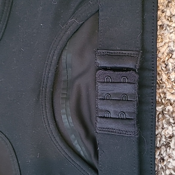 Lot of 2 Fabletics sports bras - Picture 6 of 9